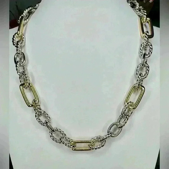 Two Tone Chunky 14KGP Chain Magnetic Closure - Picture 5 of 5